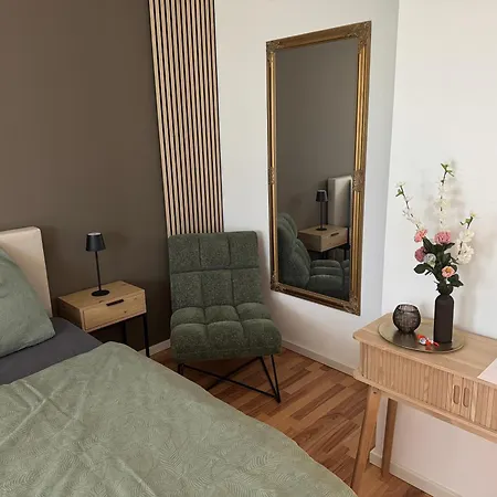 Staedtische Ruheoase Mit Garten & Gratis Parkplatz *