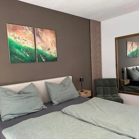 Staedtische Ruheoase Mit Garten & Gratis Parkplatz *