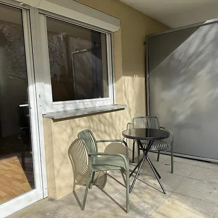 Ruhiges Garten-apartment Mit Gratis Parkplatz *