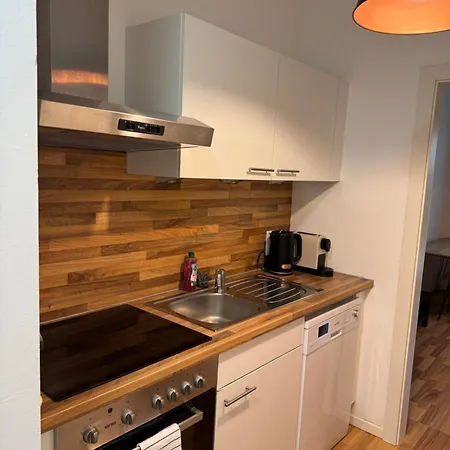 Ruhiges Garten-apartment Mit Gratis Parkplatz *