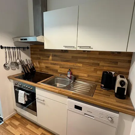 Staedtische Ruheoase Mit Garten & Gratis Parkplatz Appartamento *