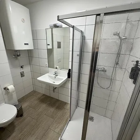 아파트 Ruhiges Garten-apartment Mit Gratis Parkplatz 그라츠