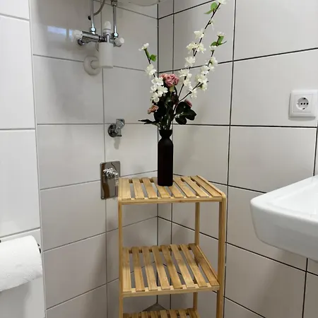Staedtische Ruheoase Mit Garten & Gratis Parkplatz