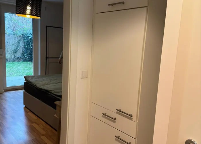 Ruhiges Garten-apartment Mit Gratis Parkplatz شقة