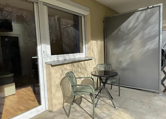 Ruhiges Garten-apartment Mit Gratis Parkplatz *