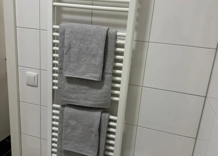 Ruhiges Garten-apartment Mit Gratis Parkplatz * غراتس